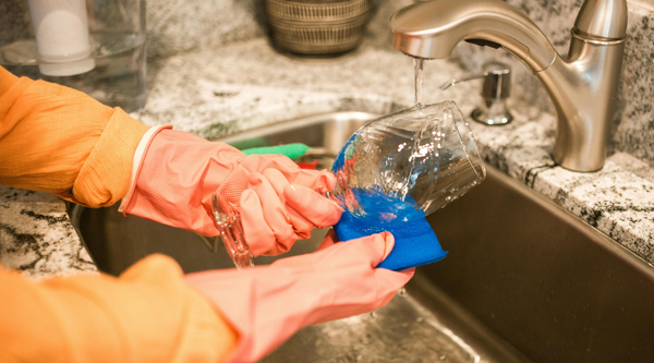 The Do’s & Don’ts of Cleaning Glassware